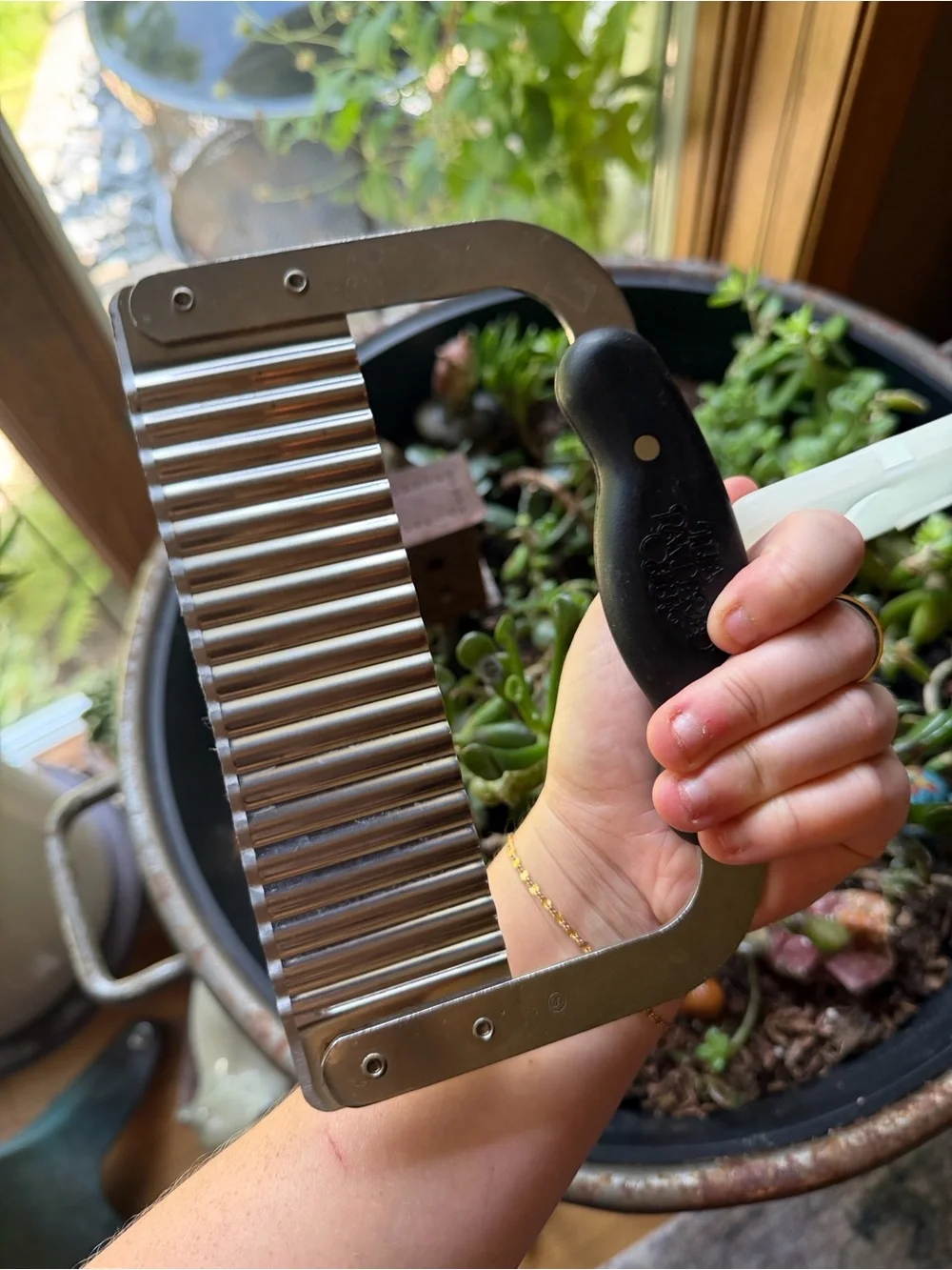 Pampered Chef Hand Held Serrated Chopper Slicer Dough Cutter Kitchen Tool